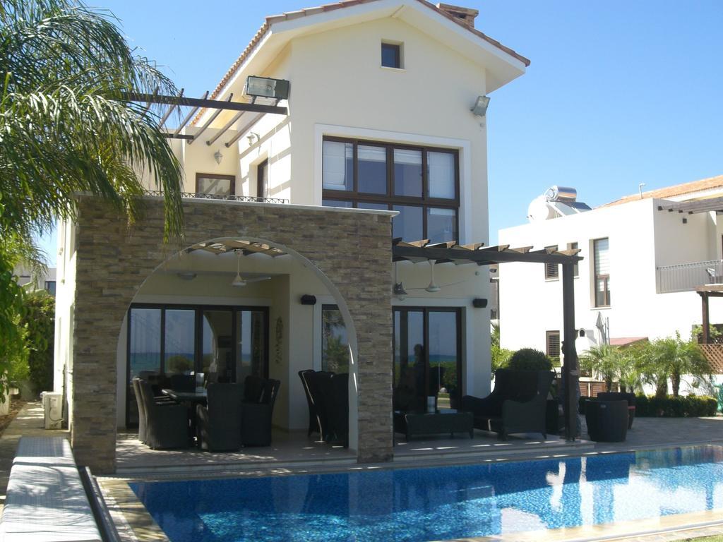 Ionion Beachfront Villa Ayia Napa Room photo